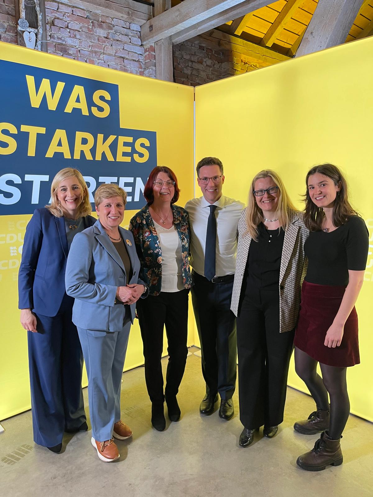 V.r.: Sabine Scherb, Kerstin Specht (Stadtverbandsvorsitzende Laichingen), Manuel Hagel, Isolde Weggen, Nicole Razavi, Nina Warken