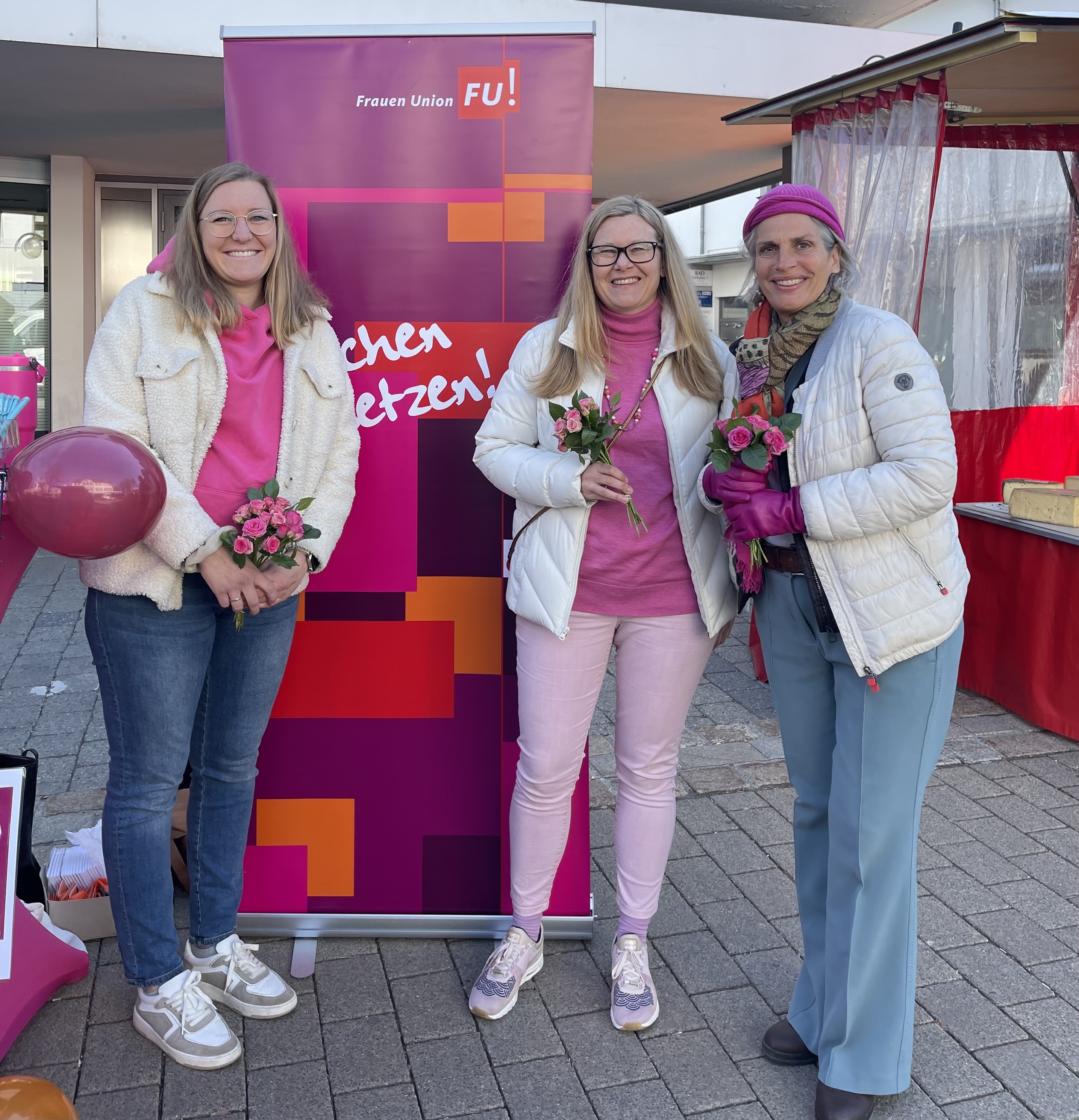 V.l.: Leonie Striebel, Kerstin Specht und Johanna Schenk von Stauffenberg